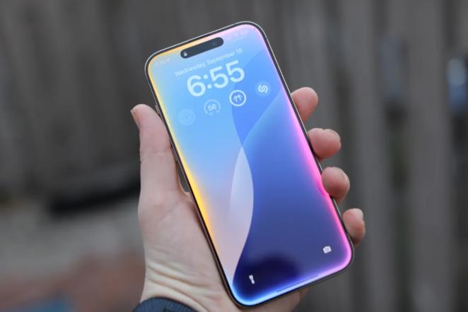 Apple is in talks to use Google’s Gemini for Siri revamp, report says.jpg